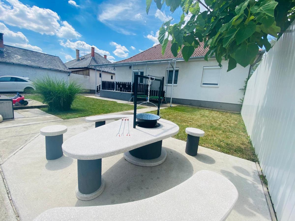 Pandora Pool Apartman Hajduszoboszlo Exterior photo